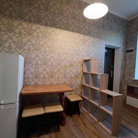 Квартира З Ремонтом Між Залізничним Вокзалом І Центром Lviv Exterior photo